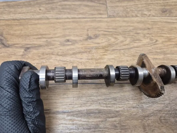 BMW Valvetronic Kamaxel OEM 7630747 - Begagnad image 6