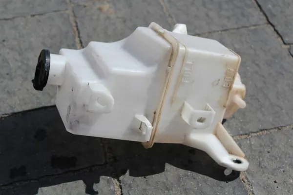 Ausdehnungsbehälter TOYOTA RAV 4 V 16470-25050 image 3