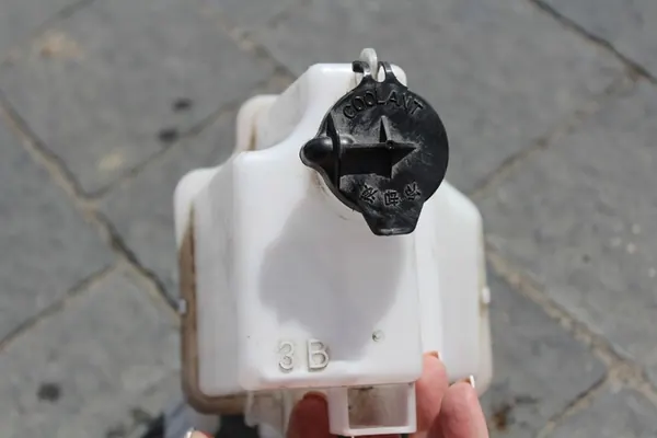 Ausdehnungsbehälter TOYOTA RAV 4 V 16470-25050 image 9