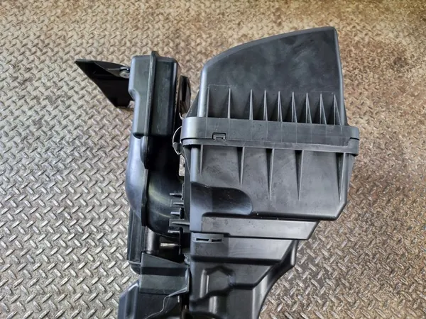 Mazda 6 2020 Carcasa de Filtro de Aire image 4