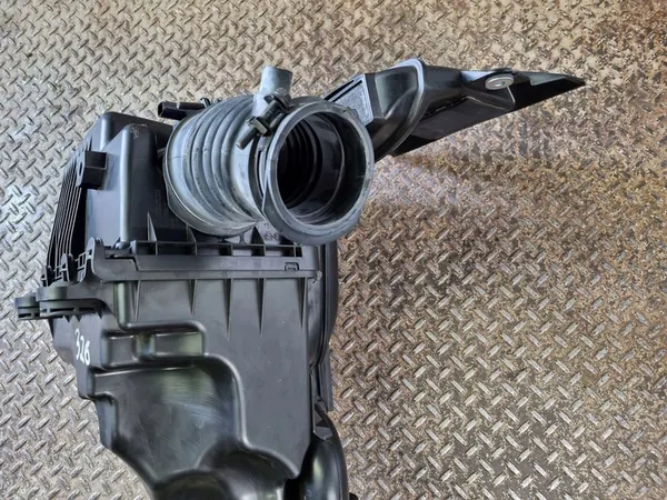 Mazda 6 2020 Carcasa de Filtro de Aire image 6