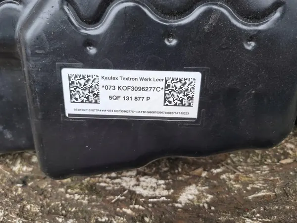 Réservoir AdBlue OEM 5QF131877P pour VW Skoda Seat image 3