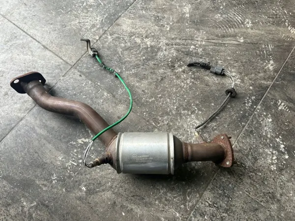Catalizador Honda Jazz II usado con sensores image 2