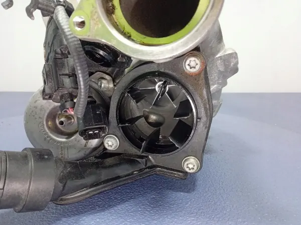 Audi SQ8 Linker turbo OEM 0P2145701H - Gebruikt image 8