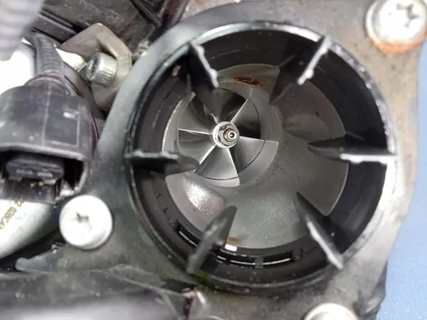 Audi SQ8 Linker turbo OEM 0P2145701H - Gebruikt image 9