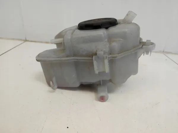 Kühlmittel-Ausdehnungsbehälter VW Tiguan II 2.0 TDI image 3