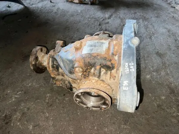 BMW E39 Bakaxelns differential OEM 7502528 - Utväxling 2.35 image 3