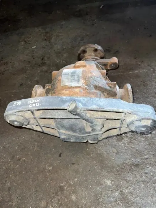 BMW E39 Bakaxelns differential OEM 7502528 - Utväxling 2.35 image 5