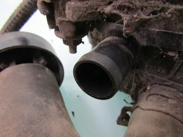 Pompe à air secondaire OEM 09030003 pour Citroen Picasso image 6
