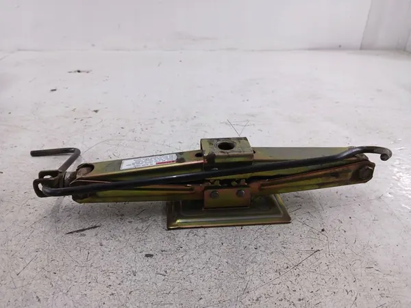 Suzuki Grand Vitara I Cric image 3