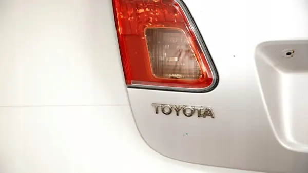 Toyota Avensis T27 Kofferbakdeksel OEM 360174465 Sedan 09-11 image 9
