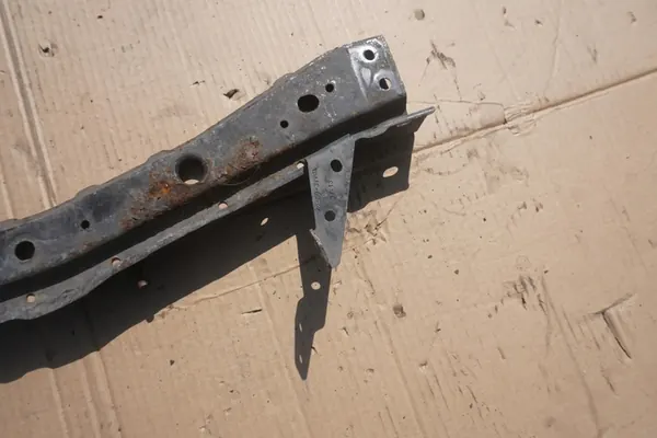 Suporte inferior do radiador NISSAN NOTE II E12 2013 F25303VVMH image 6