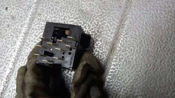 VW Polo II Lichtschakelaar 1992 3D 867941531 image 2