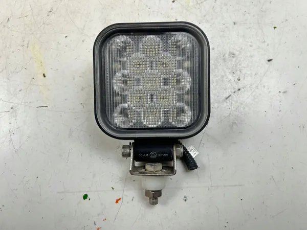 Toyota Hilux peruutusvalo OEM MAM84149 Käytetty image 2