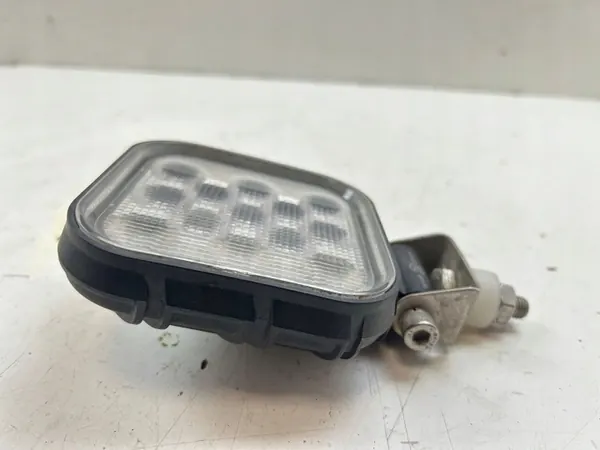 Toyota Hilux peruutusvalo OEM MAM84149 Käytetty image 4