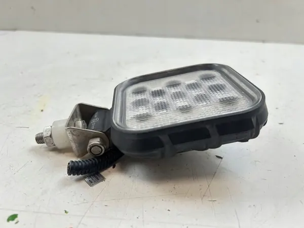Toyota Hilux peruutusvalo OEM MAM84149 Käytetty image 5