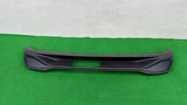VW Golf 8 bakstötskåpsspoiler OEM 5H6807568 C13JRB image 2