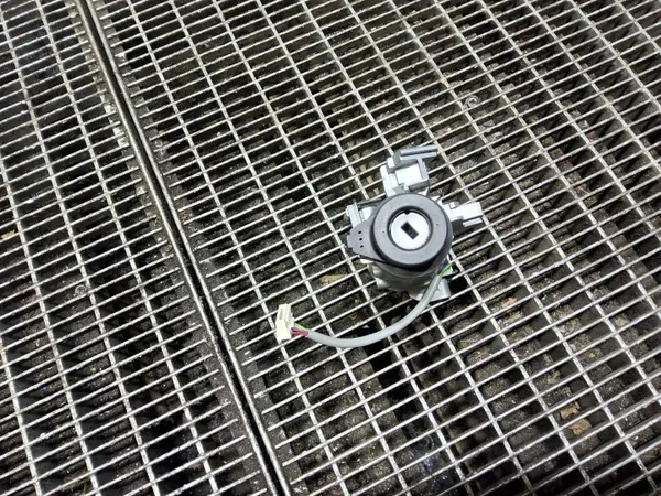Interruptor de ignição SEAT OE 5Q0905865 - Usado image 2