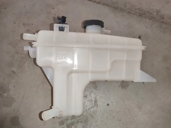 OEM Zbiorniczek wyrównawczy 2.2 2.0 D4D Toyota RAV-4 IV 13-18 image 2