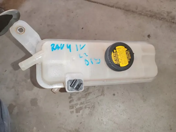 OEM Zbiorniczek wyrównawczy 2.2 2.0 D4D Toyota RAV-4 IV 13-18 image 3