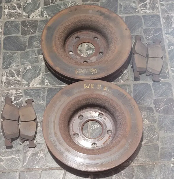Jeep WK2 Etujarrurattaat & -levyt OEM 3.0 CRD 14- image 3