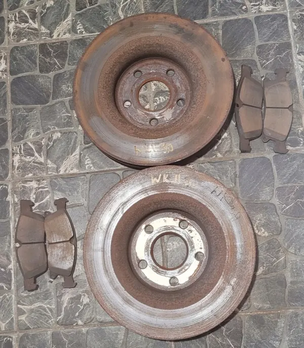 Jeep WK2 Etujarrurattaat & -levyt OEM 3.0 CRD 14- image 4