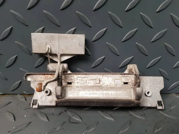 Takaluukun vasen kahva BMW 5 E34 1928207 image 3