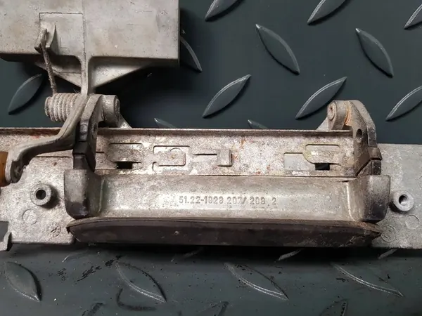 Takaluukun vasen kahva BMW 5 E34 1928207 image 5