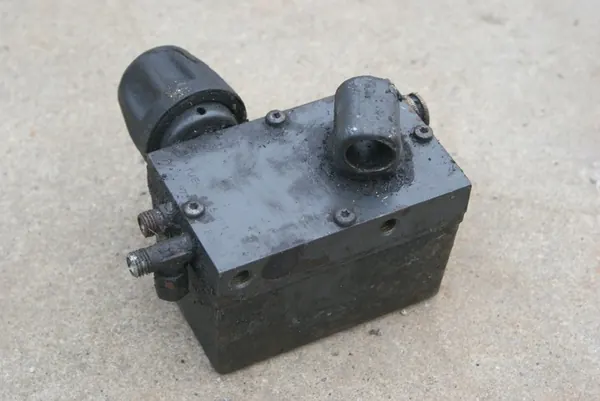 Pompe de levage de cabine Iveco Euro Cargo image 1