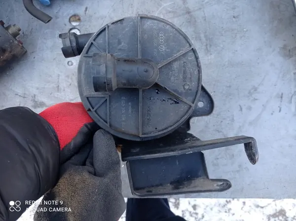 Bomba de aire Audi A4 B6 2.4 V6 8E0906613D image 2