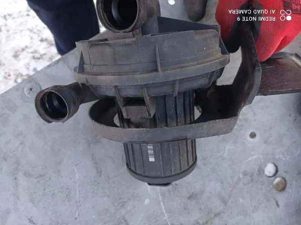 Bomba de aire Audi A4 B6 2.4 V6 8E0906613D image 6