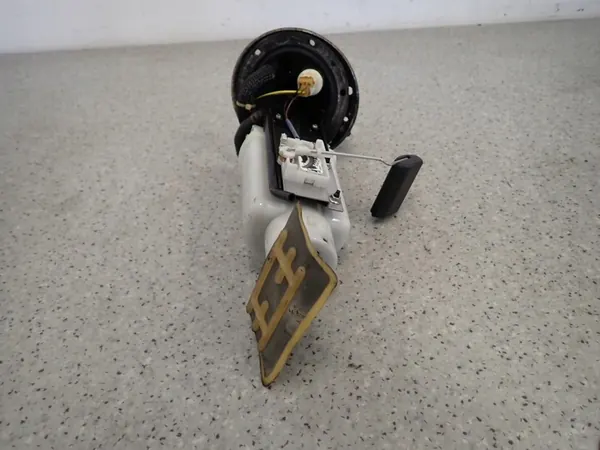 HYUNDAI SONATA 2.0i 05-09 BOMBA DE COMBUSTÍVEL NO TANQUE OEM 31110-3K000 image 2