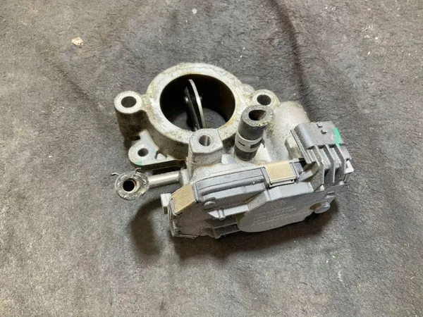 Kaasutinrunkio OEM 161A05894R NV300/Talento/Trafic image 2