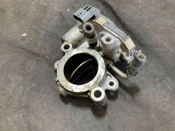 Kaasutinrunkio OEM 161A05894R NV300/Talento/Trafic image 3