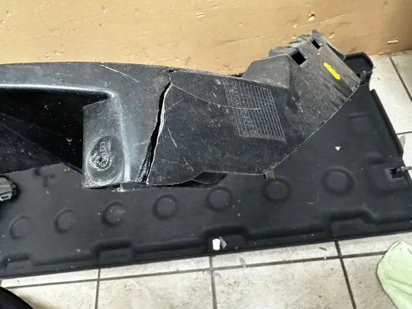 Suporte de Farol SEAT IBIZA Esquerdo 6F0807571 image 4