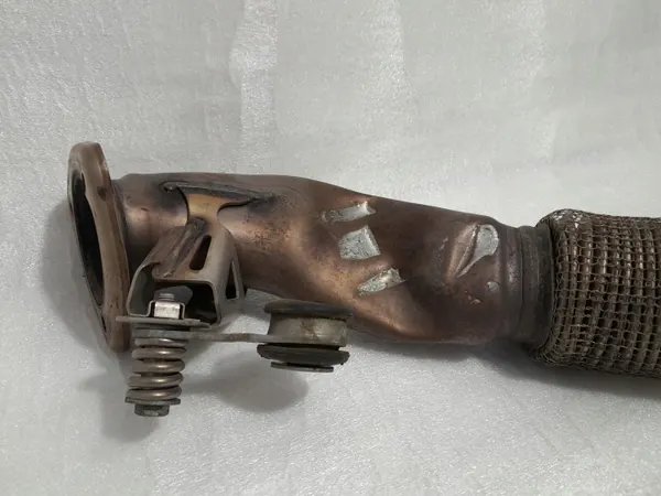 Silenciador central Audi A4 B9 Sedã OEM 8W0253211H image 3