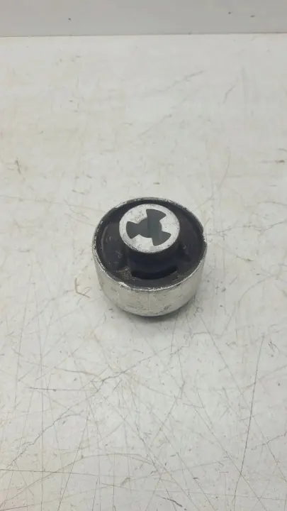 Bucha braço controle Tesla Model 3 OEM 104435800A image 2
