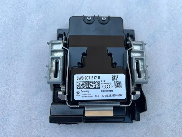 AUDI A4 B9 Etukamera Avustaja 8W0907217B image 2