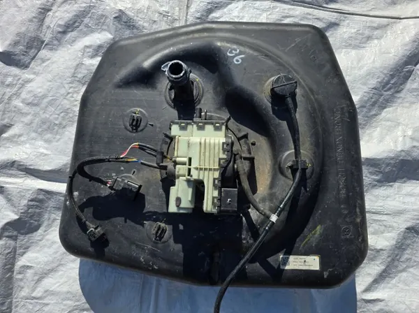 VW Passat B6 B7 CC AdBlue-säiliö OEM 3C0131878 image 2