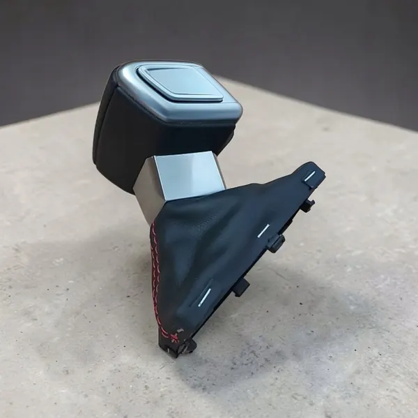 Pomo de mudanças Audi RS7 OEM 4K1713140F - Usado image 2