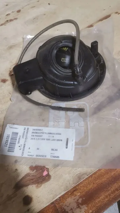 Bränsletanklock VW PASSAT B7 2.0L Diesel 2012 3AE809857 image 2