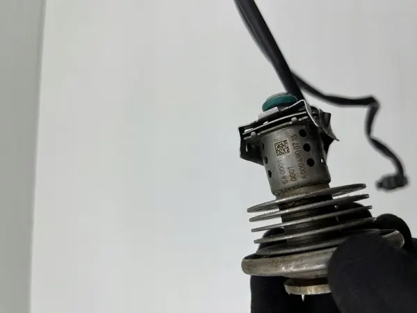 MERCEDES W212 AdBlue Injector A0004900713 image 2