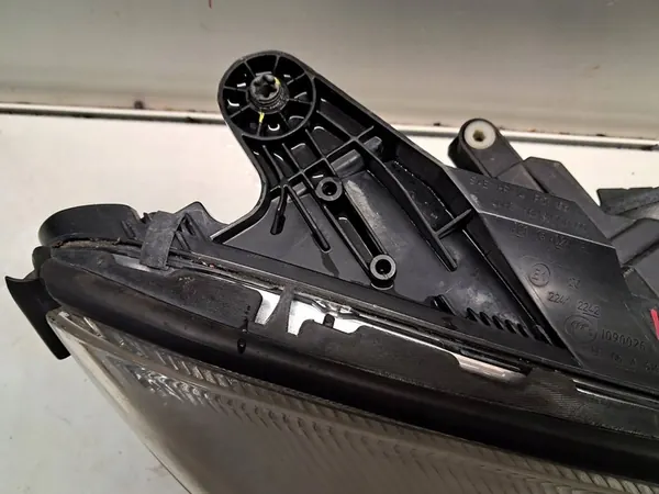 MERCEDES CLC 203 RECHTER KOPLAMP LENS H7 image 8