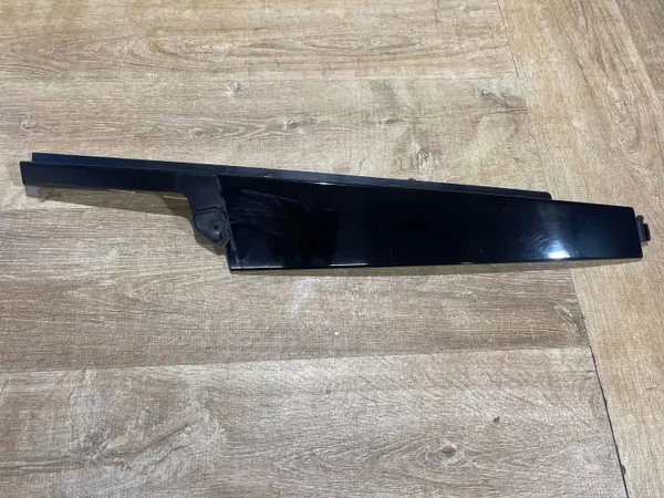 J9C320555A Vänster Framdörrlist Jaguar E-Pace image 2