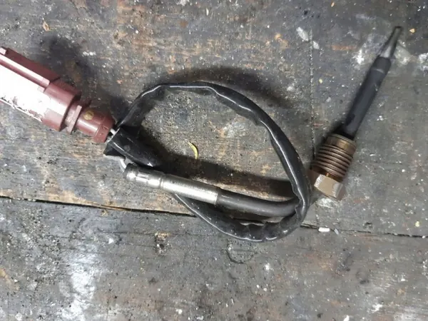 Sensor Temperatura Gases Escape OEM 4M0906088AB - Usado image 3