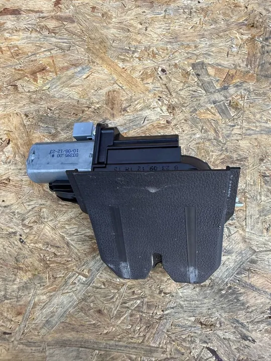 Volkswagen Touareg II Baklucka Lås OE 7P0827505K image 2