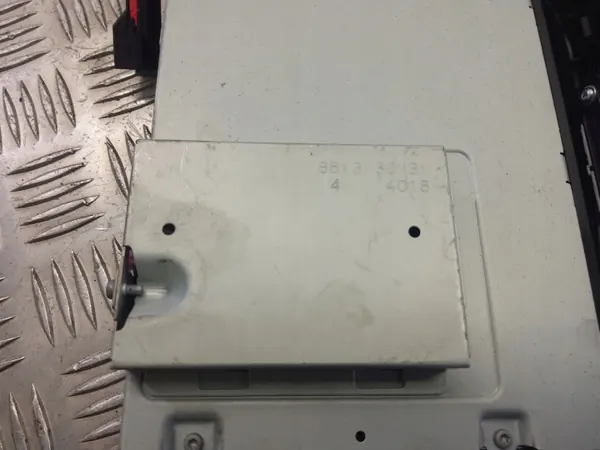 Land Rover CD/DVD-vaihtaja OEM SKE31563 - Käytetty image 5