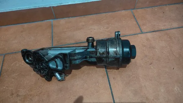 BMW Öljynsuodinkotelo OEM 7611968 1075560S01 image 2