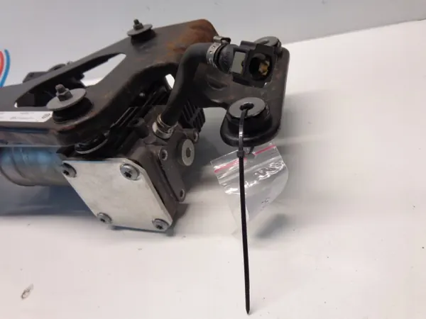 BMW X5 E70 Luftfeder-Kompressor OEM 6775479 + Ventil image 5