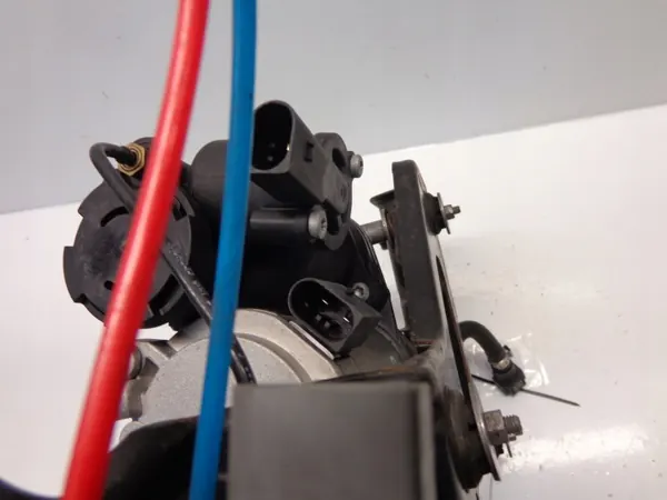 BMW X5 E70 Luftfeder-Kompressor OEM 6775479 + Ventil image 8